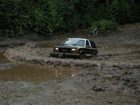 1985 Ford Bronco - Jarrod coming out of the puddle.