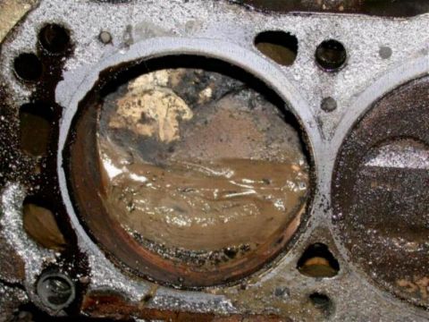 1985 Ford Bronco - Right rear cylinder.
