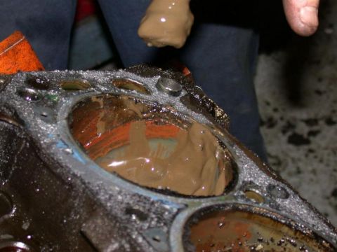 1985 Ford Bronco - A bit to much mud got in there.