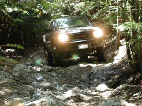 1985 Ford Bronco - Jamie climbing the first challenging part.