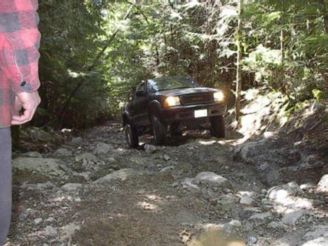 1985 Ford Bronco - Jamie climbing the first challenging part.