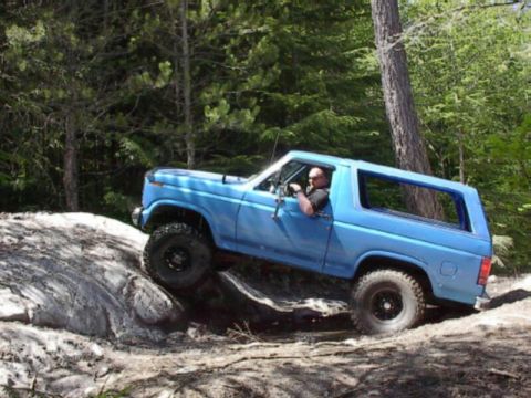 1985 Ford Bronco - Darn rear bumper.