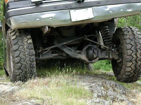 1985 Ford Bronco - Notice the custom bent TTB arms. Barry and Inder also run this set up.
