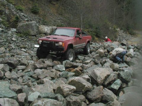 1985 Ford Bronco - Doug shows us how it is done. Being locked front and rear he makes it look easy.