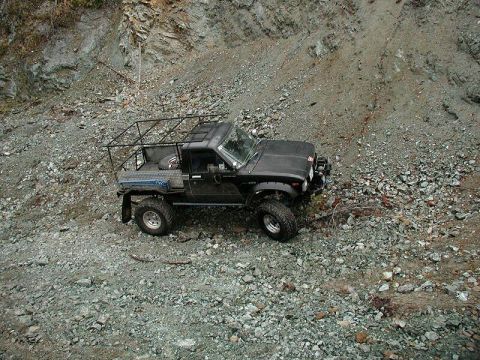 1985 Ford Bronco - Turning around.