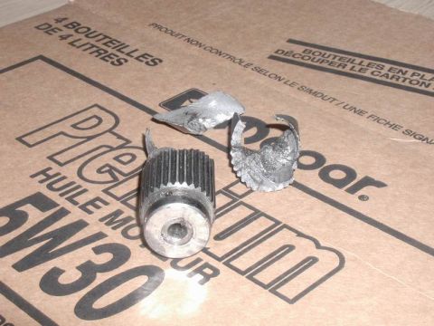 1985 Ford Bronco - The right rear axle shaft broke.