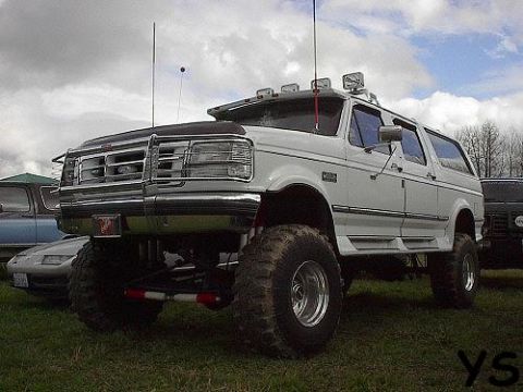 1985 Ford Bronco - A nice Centurion conversion.