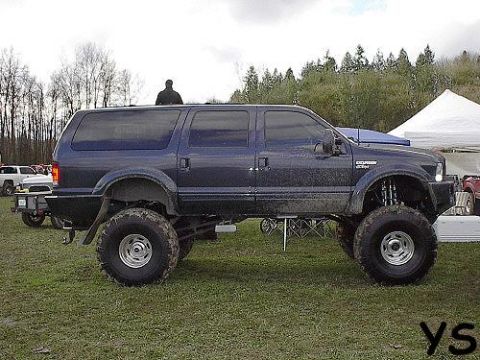 1985 Ford Bronco - A done up Excursion.