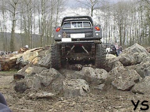 1985 Ford Bronco - This guy made the rock pile look easy.