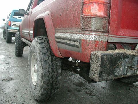 1985 Ford Bronco - And tagged his left rear rocker.