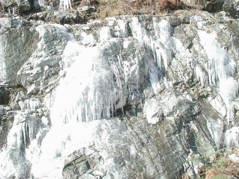1985 Ford Bronco - Sure was cold. At 2600' there was lots of ice.
