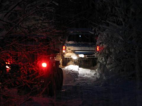 1985 Ford Bronco - Turning around and heading down the hard way to Hale Creek.