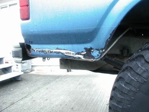 1985 Ford Bronco - Doug tried going around me and he slid his rear bumper into my right rear rocker.