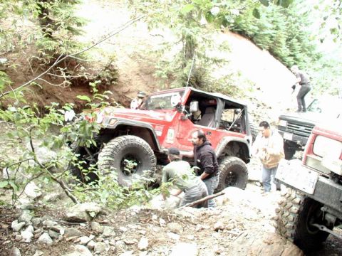 1985 Ford Bronco - ..... and Yasu loses his front driveshaft.