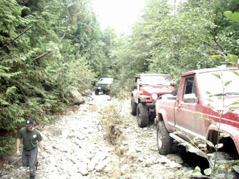 1985 Ford Bronco - Pete making his way up the narrow section.