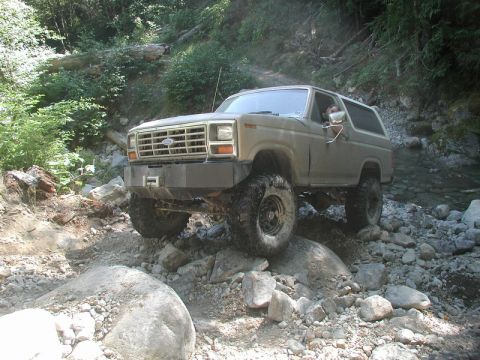 1985 Ford Bronco - Crossing Middle Creek.