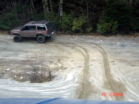 1985 Ford Bronco - Leaving the sand/gravel pit.