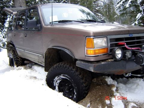 1985 Ford Bronco - Indir got himself stuck trying to turn around just past the Hotsprings.