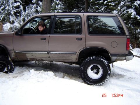 1985 Ford Bronco - I had to give him a tug.