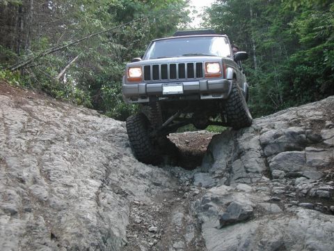 1985 Ford Bronco - Coming down the V-rock.