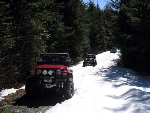 1985 Ford Bronco - After a short drive we hit some deep snow.