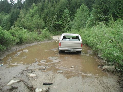 1985 Ford Bronco - Heading back up the power-line trail.