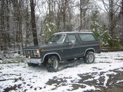 1985 Ford Bronco - Some Snow with my Bling-Bling!