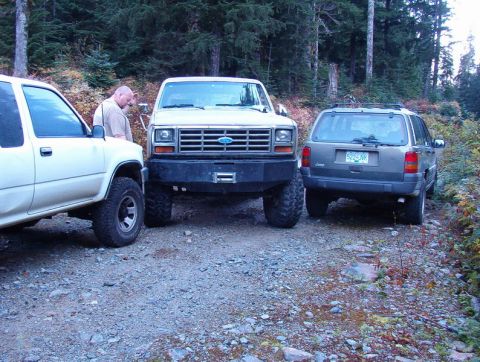1985 Ford Bronco - A special thanks to them for blocking the trail. Guess they never thought that they themselves may have needed help.