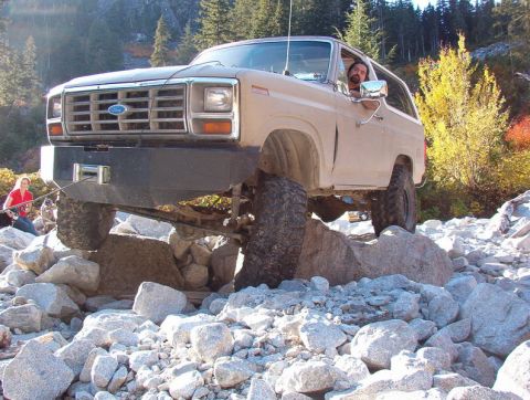 1985 Ford Bronco - Doug got hi-centred on a rock.