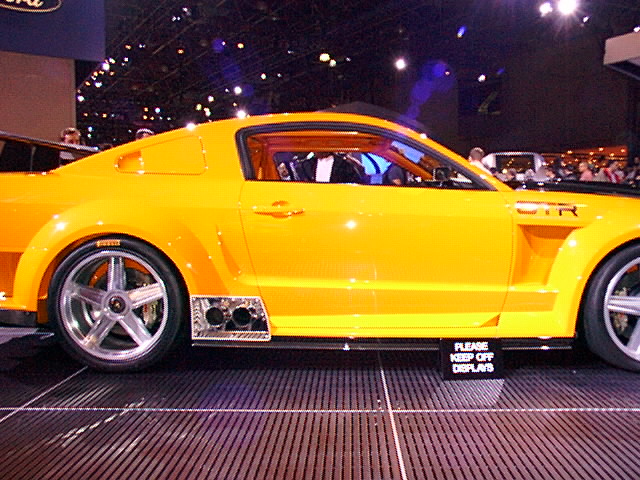 GT-R right center