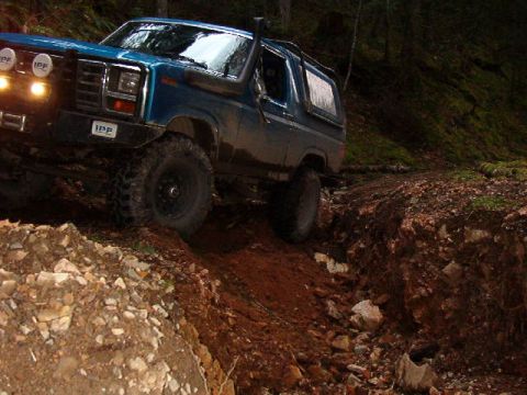 1985 Ford Bronco - A small washout on the same side trail.