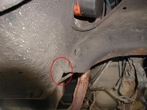 1985 Ford Bronco - Crack #3.