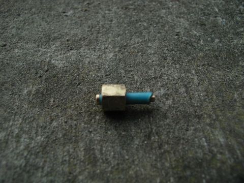 1985 Ford Bronco - My rear axle hit the OBA tank and broke the ARB fitting.