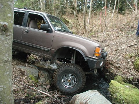 1985 Ford Bronco - Indir trying another side trail.