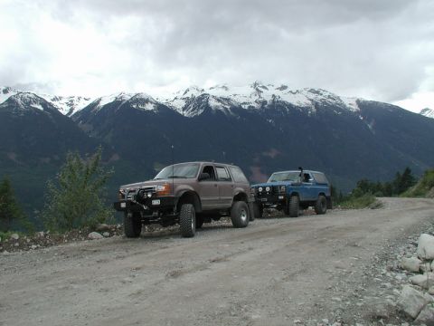 1985 Ford Bronco - A few KM up the Hurley River FSR.