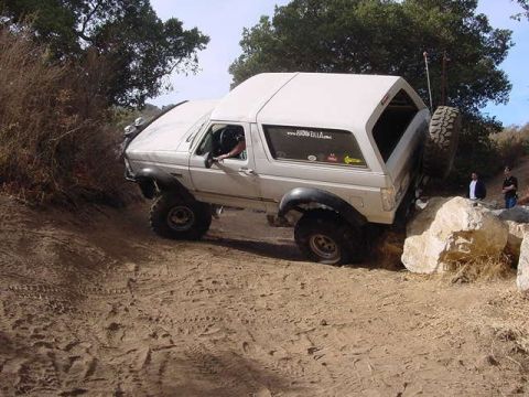 1995 Ford Bronco - First setup had a spare tire carrier mounted on the bumper.. It worked well but with the 38x15.5 tire slamming down on stuff took its toll…