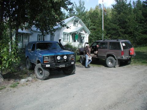 1985 Ford Bronco - The Gold Bridge tourist centre.