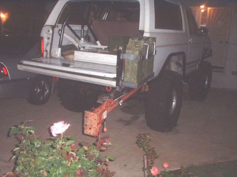 1995 Ford Bronco - shows the carrier open and the tailgate down. works pretty good.