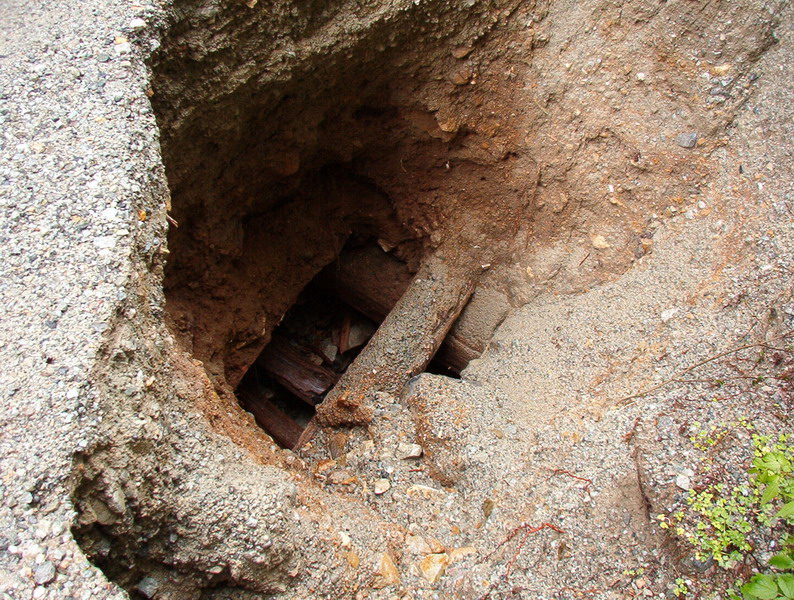 Well over 6' deep.