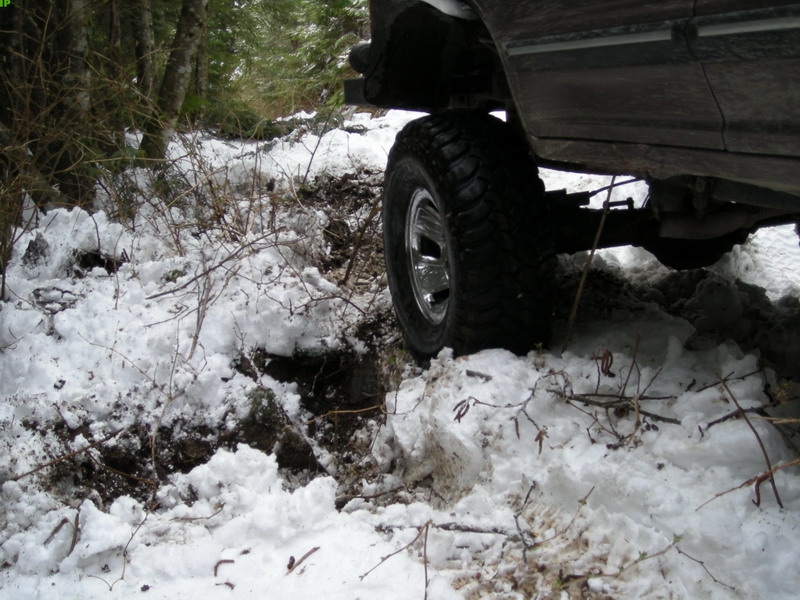 After turning around, Indir heard a loud bang.