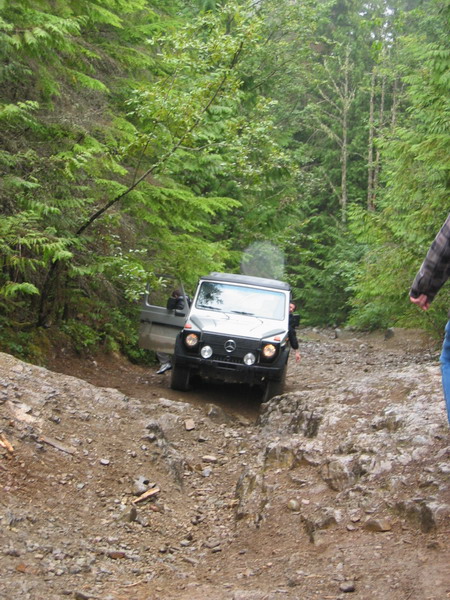 1985 Ford Bronco - Spotting Raz up the v-rock.