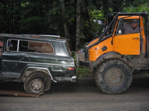 1985 Ford Bronco - This didn't work as the front wheels got stuck at the trailer.