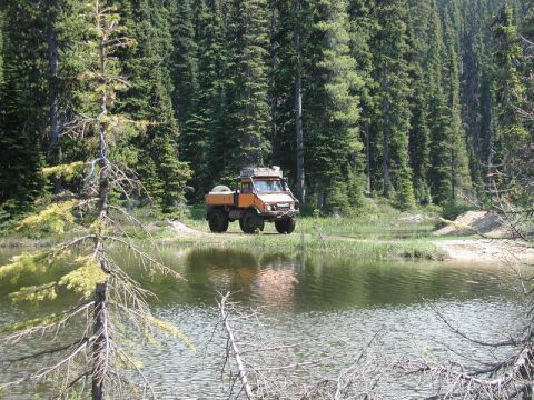 1985 Ford Bronco - The rest of the group rolled in about 10 minutes later, as Tim was towing Mike's front wheel drive only CJ through the hard stuff: