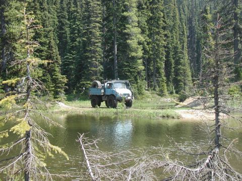 1985 Ford Bronco - The rest of the group rolled in about 10 minutes later, as Tim was towing Mike's front wheel drive only CJ through the hard stuff: