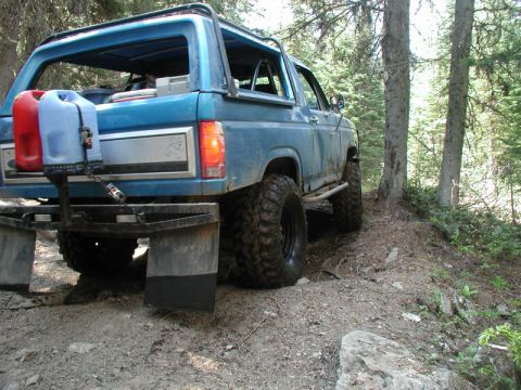 1985 Ford Bronco - Falcon Hill was no problem, but the ledge near the top made for some good pictures: