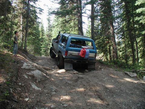 1985 Ford Bronco - Falcon Hill was no problem, but the ledge near the top made for some good pictures: