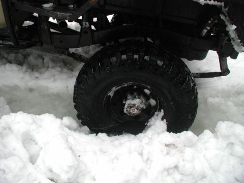 1985 Ford Bronco - There was a lot of water under the soft snow.