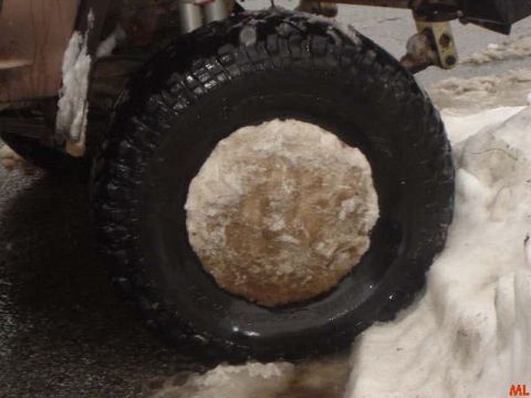 1985 Ford Bronco - Indir's custom snow-caps.