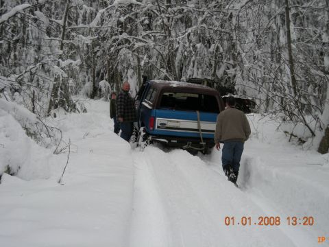 1985 Ford Bronco - Wil towed me to the creek, where I aired down a bit and managed to turn around.