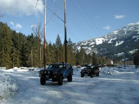 1985 Ford Bronco - Airing down at the start of Ashlu Road.